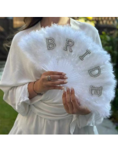 Éventail de Plumes BRIDE – L’Accessoire Glamour pour la Future Mariée