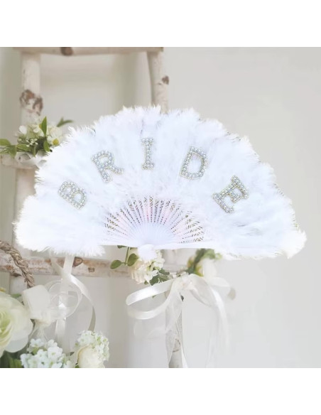 Éventail de Plumes BRIDE – L’Accessoire Glamour pour la Future Mariée