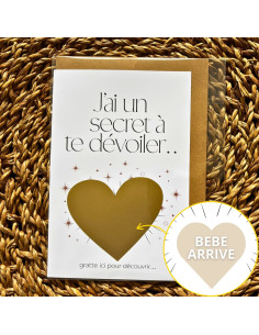 Carte à gratter “Bébé arrive” cœur doré scintillant – Annonce de grossesse élégante avec enveloppe kraft