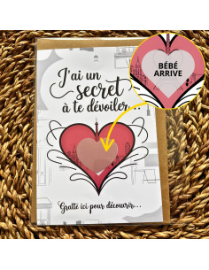 Carte à gratter “Bébé arrive” Paris – Annonce de grossesse romantique cœur rouge avec enveloppe kraft