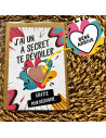 Carte à gratter “Bébé arrive” pop art – Annonce de grossesse colorée et fun avec enveloppe kraft