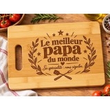 Planche bambou gravée – Le meilleur papa du monde — en cuisine