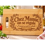 Planche bambou gravée – Chez Mamie, on se régale — en cuisine