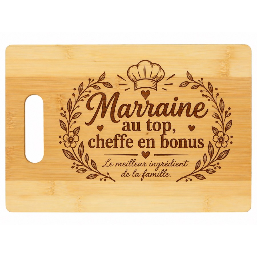 Planche bambou gravée – Marraine au top, cheffe en bonus