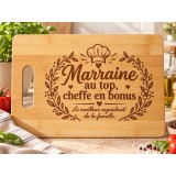 Planche bambou gravée – Marraine au top, cheffe en bonus — en cuisine