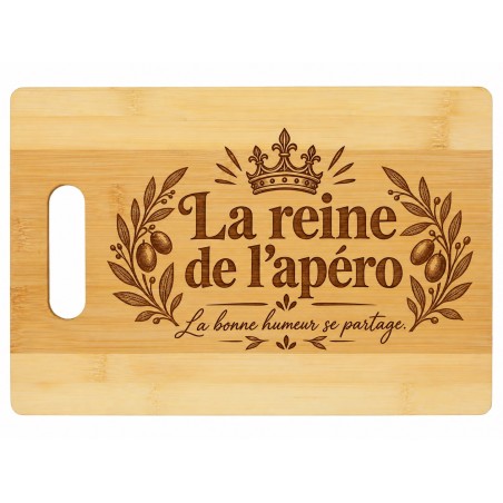 Planche bambou gravée – La reine de l’apéro