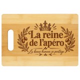 Planche bambou gravée – La reine de l’apéro