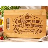 Planche bambou gravée – Collègue en or, chef à ses heures — en cuisine