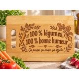 Planche bambou gravée – 100 % légumes, 100 % bonne humeur — en cuisine